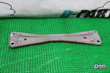 Запчасть распорка Nissan Skyline