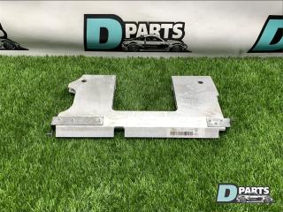 Запчасть кронштейн Porsche Cayenne 2006