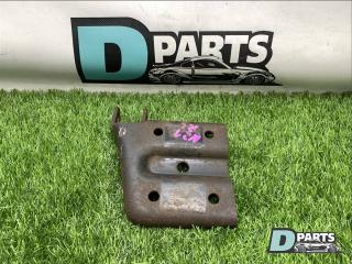 Запчасть кронштейн Hummer H3 2007