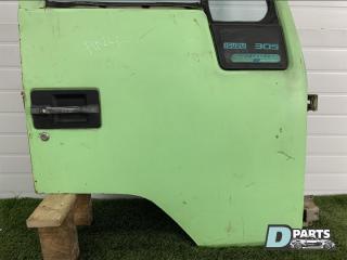 Дверь передняя правая Isuzu V305