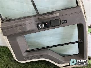 Дверь передняя левая V305