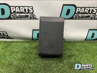 Фото запчасти крышка блока предохранителей Cadillac Escalade контрактная запчасть Запчасть крышка блока предохранителей Cadillac Escalade