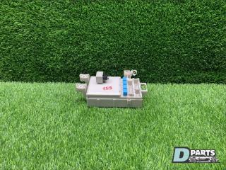 Запчасть блок предохранителей TOYOTA Hilux Surf