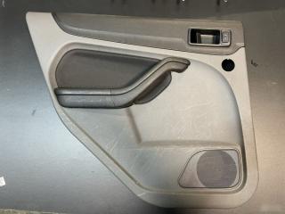 Обшивка двери Ford Focus 2