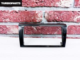 Запчасть рамка магнитолы MAZDA Axela