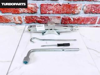 Фото запчасти поддомкратник (домкрат) SUZUKI Escudo контрактная запчасть Запчасть поддомкратник (домкрат) SUZUKI Escudo