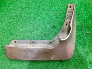 Брызговик передний правый TOYOTA HIACE