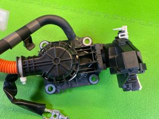 Зарядное гнездо TOYOTA PRIUS PHV ZVW52 2ZR-FXE G9082-47010, G9081-47040, G9081-47050 3 ракурс Зарядное гнездо TOYOTA PRIUS PHV ZVW52 2ZR-FXE G9082-47010, G9081-47040, G9081-47050 3 ракурс