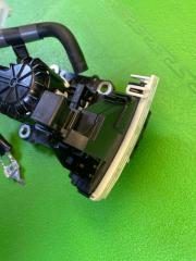 Зарядное гнездо TOYOTA PRIUS PHV ZVW52 2ZR-FXE G9082-47010, G9081-47040, G9081-47050 4 ракурс Зарядное гнездо TOYOTA PRIUS PHV ZVW52 2ZR-FXE G9082-47010, G9081-47040, G9081-47050 4 ракурс
