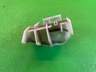 Крепление бампера заднее правое TOYOTA VITZ 2012