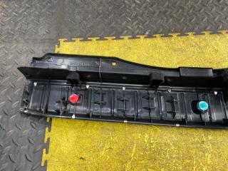 Накладка замка багажника задняя RX450H 2018 GYL25 2GR-FXS