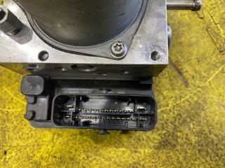 Блок abs NISSAN LEAF ZE1 EM57 47660-5SK0A 4 ракурс