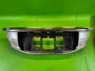 Вставка между стопов задняя TOYOTA CROWN MAJESTA UZS207 3UZ-FE 7680130060 1 ракурс