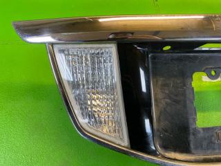 Вставка между стопов задняя TOYOTA CROWN MAJESTA UZS207 3UZ-FE 7680130060 2 ракурс