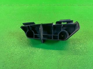 Крепление бампера правое заднее TOYOTA COROLLA FIELDER NZE144 1NZ-FE 52562-13060 1 ракурс