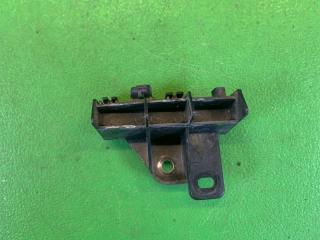 Крепление бампера левое заднее TOYOTA CROWN AWS210 2AR-FSE 52563-30160 1 ракурс