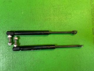 Амортизатор багажника задний TOYOTA MARK II JZX93 1JZ-GE 64530-0W011, 6453029055 1 ракурс