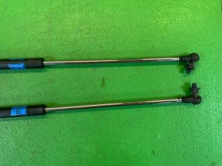 Амортизатор капота передний TOYOTA LAND CRUISER URJ202 1UR-FE 53440-69085, 53450-69085 3 ракурс