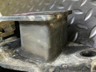 Подушка акпп TOYOTA LAND CRUISER URJ202 1UR-FE 12371-38060 3 ракурс