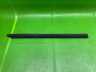 Уплотнитель стекла левый передний TOYOTA VELLFIRE AGH30 2AR-FE 68172-58030 2 ракурс