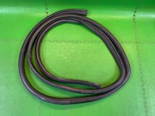 Уплотнительная резинка дверей левая TOYOTA FJ CRUISER GSJ15 1GR-FE 6231235030 1 ракурс