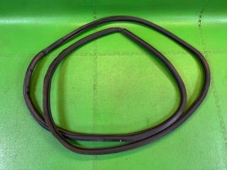 Уплотнительная резинка дверей левая передняя TOYOTA LAND CRUISER URJ202 1UR-FE 6786260150 1 ракурс