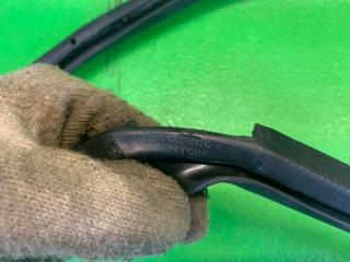 Уплотнительная резинка дверей левая передняя TOYOTA LAND CRUISER URJ202 1UR-FE 6786260150 2 ракурс
