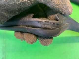Уплотнительная резинка дверей левая задняя TOYOTA LAND CRUISER URJ202 1UR-FE 6233260081, 6233260080 2 ракурс