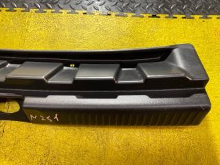 Накладка замка багажника задняя SUZUKI XBEE MN71S K10C 76191-76R0 2 ракурс