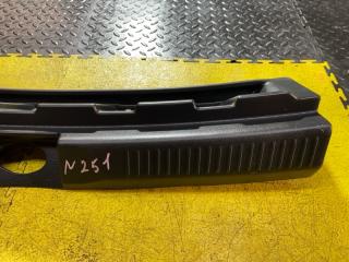 Накладка замка багажника задняя SUZUKI XBEE MN71S K10C 76191-76R0 5 ракурс