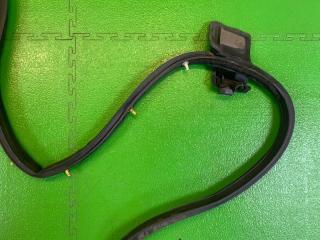 Уплотнительная резинка дверей левая задняя TOYOTA LAND CRUISER URJ202 1UR-FE 67872-60110 4 ракурс
