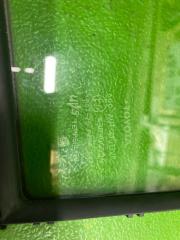 Форточка двери правая передняя TOYOTA PRIUS ZVW50 2ZR-FXE 68125-47030, 68215-47010 3 ракурс
