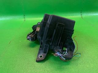 Блок предохранителей TOYOTA PRIUS ZVW50 2ZR-FXE 82662-47200, 82641-47050-A 3 ракурс