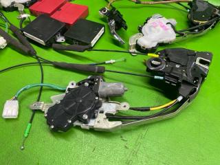 Доводчик двери TOYOTA CROWN MAJESTA URS206 1UR-FSE 5 ракурс