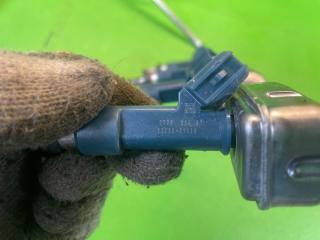 Топливная рейка TOYOTA COROLLA AXIO NKE165 1NZ-FXE 23250-21110 3 ракурс