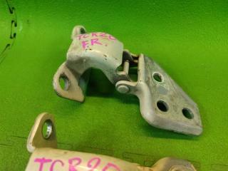 Петля дверная правая передняя TOYOTA ESTIMA TCR20 2TZ-FZE 6871028010,6873028010 3 ракурс Петля дверная правая передняя TOYOTA ESTIMA TCR20 2TZ-FZE 6871028010,6873028010 3 ракурс