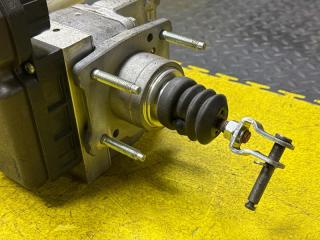 Главный тормозной цилиндр TOYOTA C-HR ZYX10 2ZR-FXE 47050-10100, 47210-10070 2 ракурс
