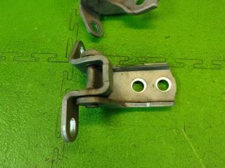 Петля дверная правая передняя TOYOTA AVENSIS AZT255 68710-0D010,68730-0D010 5 ракурс Петля дверная правая передняя TOYOTA AVENSIS AZT255 68710-0D010,68730-0D010 5 ракурс