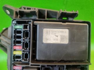 Блок предохранителей TOYOTA PRIUS ZVW50 2ZR-FXE 82666-47610 ,82662-10380 3 ракурс