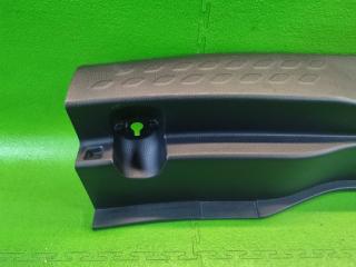 Накладка замка багажника TOYOTA C-HR ZYX10 2ZR-FXE 64716-10090 2 ракурс