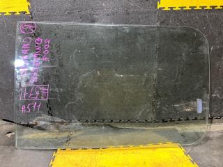 Стекло собачника правое NISSAN CARAVAN DWMGE25 83342-VW400 1 ракурс