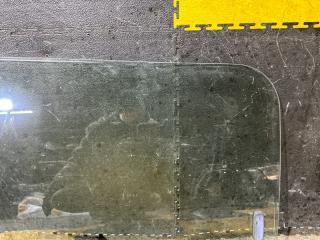 Стекло собачника правое NISSAN CARAVAN DWMGE25 83342-VW400 4 ракурс