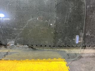 Стекло собачника правое NISSAN CARAVAN DWMGE25 83342-VW400 5 ракурс