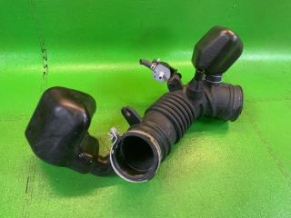 Патрубок воздушного фильтра TOYOTA ALPHARD ANH25 2AZ-FE 17881-28270, 90910-12276, 17894-28140, 17893-28080 3 ракурс Патрубок воздушного фильтра TOYOTA ALPHARD ANH25 2AZ-FE 17881-28270, 90910-12276, 17894-28140, 17893-28080 3 ракурс