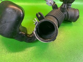 Патрубок воздушного фильтра TOYOTA ALPHARD ANH25 2AZ-FE 17881-28270, 90910-12276, 17894-28140, 17893-28080 4 ракурс Патрубок воздушного фильтра TOYOTA ALPHARD ANH25 2AZ-FE 17881-28270, 90910-12276, 17894-28140, 17893-28080 4 ракурс