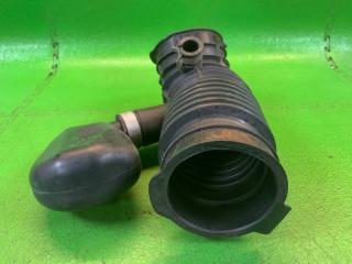 Патрубок воздушного фильтра левый FUGA 2013 KNY51 VQ37-VHR