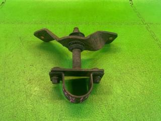 Крепление стабилизатора левое переднее TOYOTA GRAND HIACE VCH16 5VZ-FE 48823-26140,48819-26020 2 ракурс