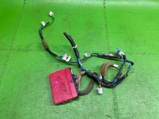 Доводчик двери левый передний TOYOTA CROWN MAJESTA UZS207 3UZ-FE 89223-30100 1 ракурс