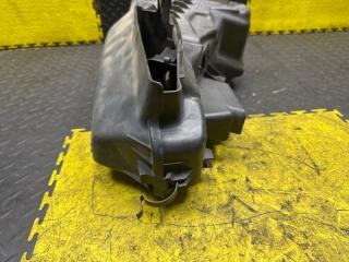 Корпус воздушного фильтра TOYOTA CELICA ZZT231 17700-22100 5 ракурс Корпус воздушного фильтра TOYOTA CELICA ZZT231 17700-22100 5 ракурс