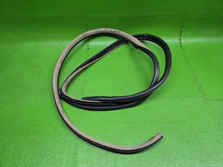 Уплотнитель крыла правый задний TOYOTA LAND CRUISER HDJ101 1HD-FTE 62331-60020-A0 1 ракурс
